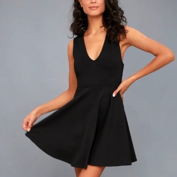 Lulus Dresses & Skirts - Lulus V-Neck Backless Black Skater Party Dress M